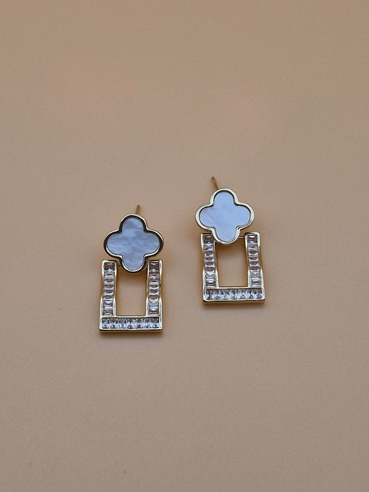 Boucles d’Oreilles "Élégance Florale" – Zircons