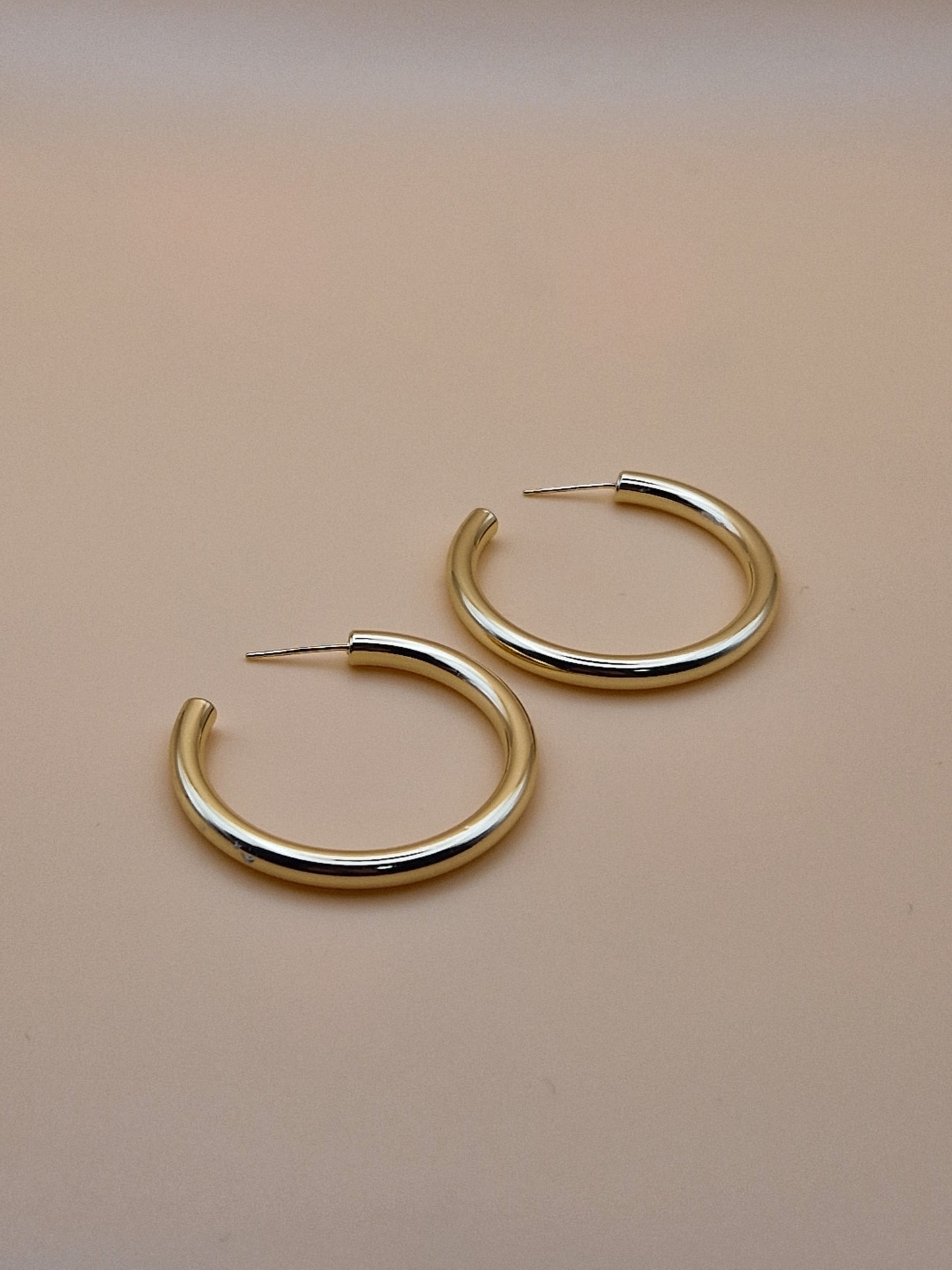 Créoles Élégance Dorée – Classiques et Intemporelles