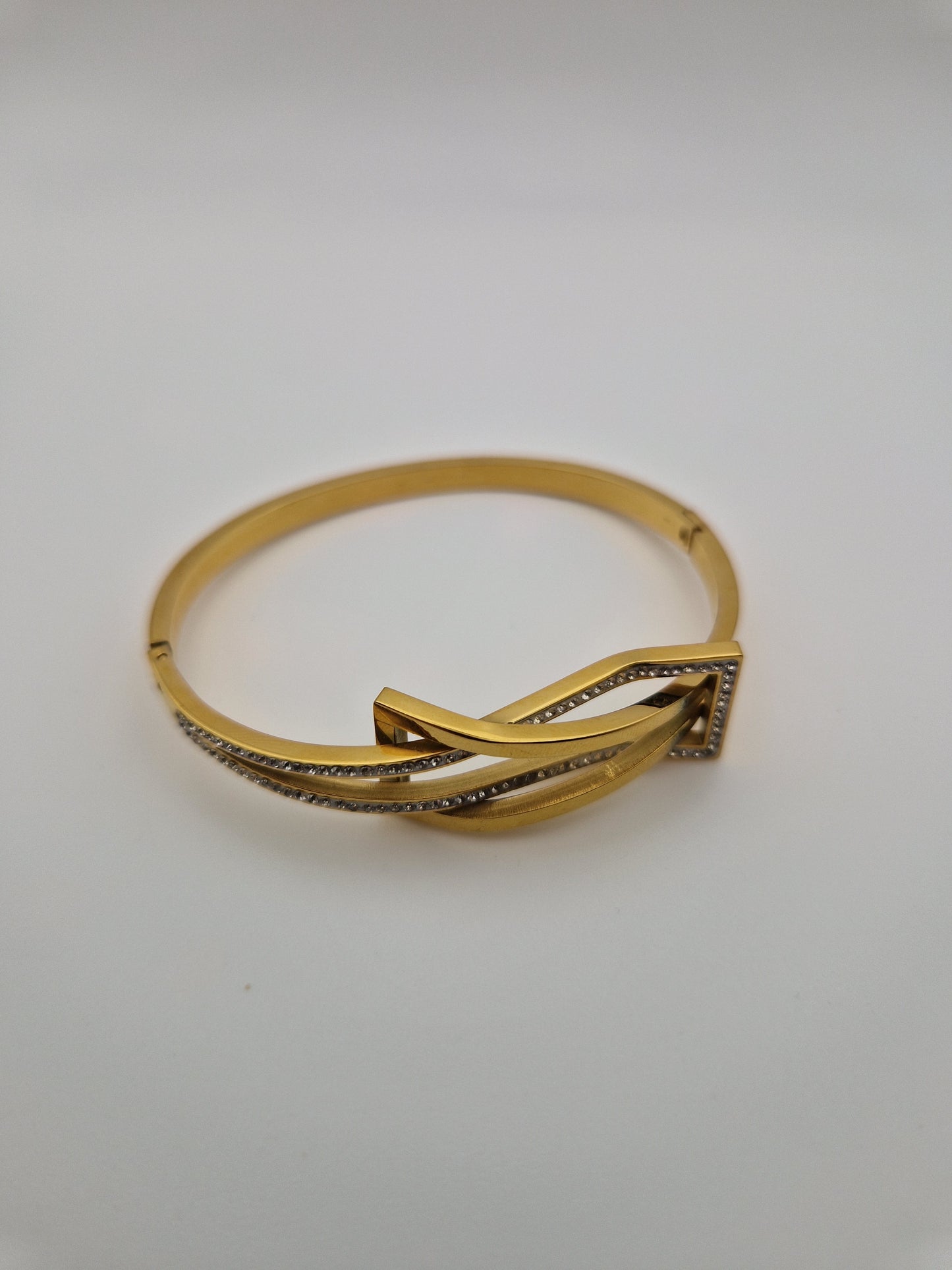Bracelet "Élégance Entrelacée"