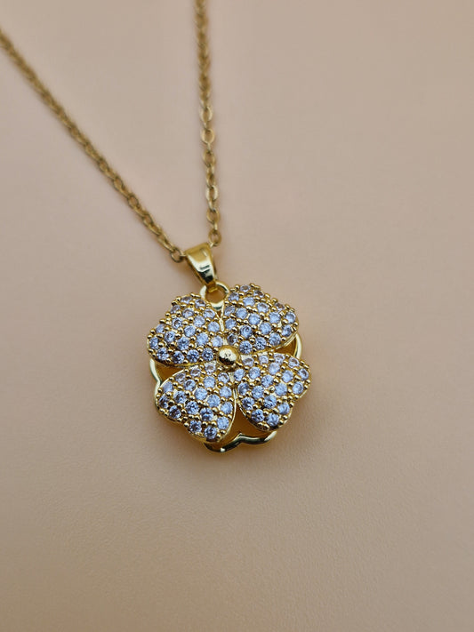 Collier "Éclat de Trèfle" – Élégance Fleurie en Zirconium