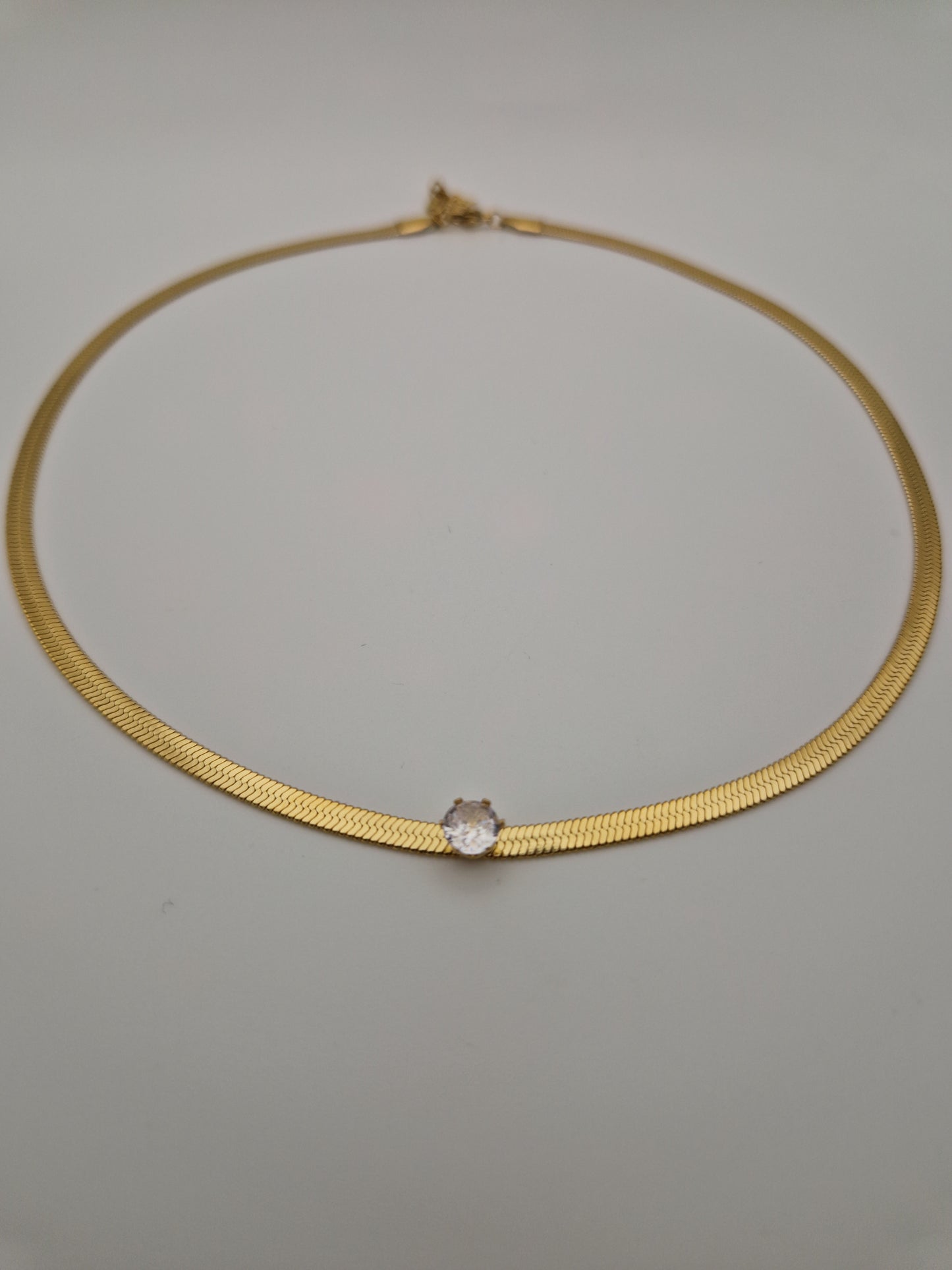 Collier Élégance Dorée – Solitaire Cristal