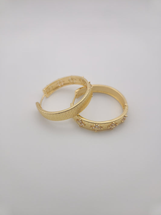 Créoles Élégance Dorée – Fleurs de Zircon