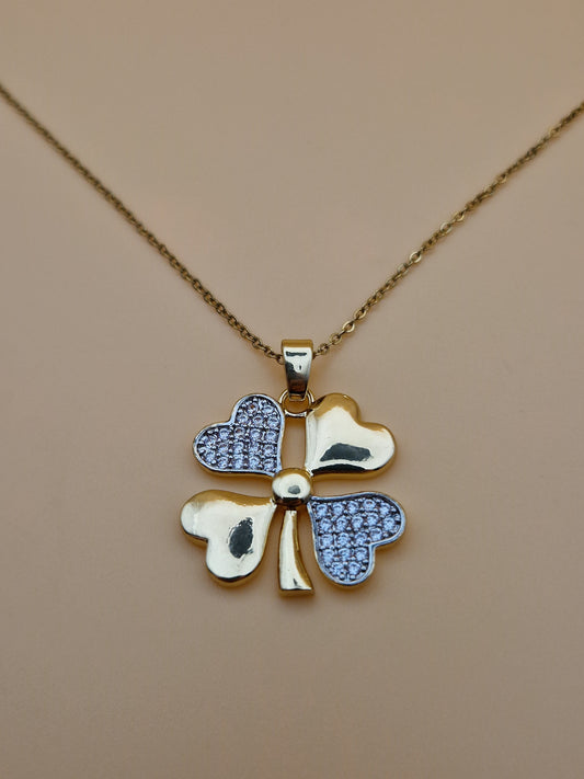 Collier “Trèfle des Cœurs Dorés”