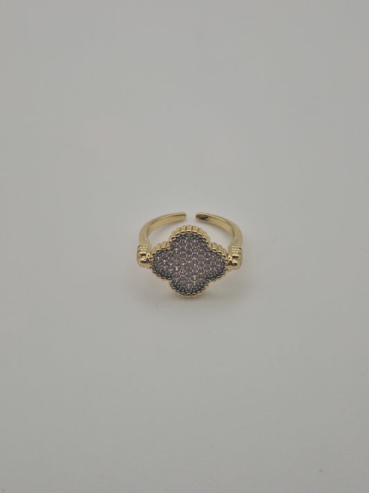 Bague Prestige Trèfle Pavé – Doré & Zircon