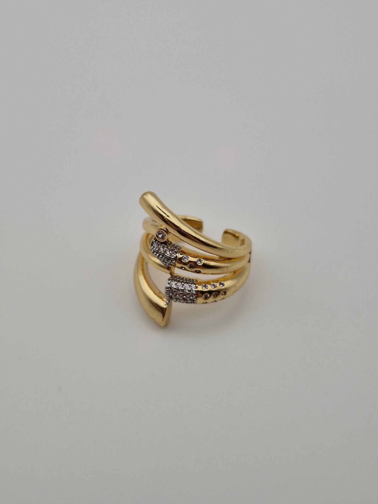 Bague Élégance Féline – Dorée et Sertie de Zircons