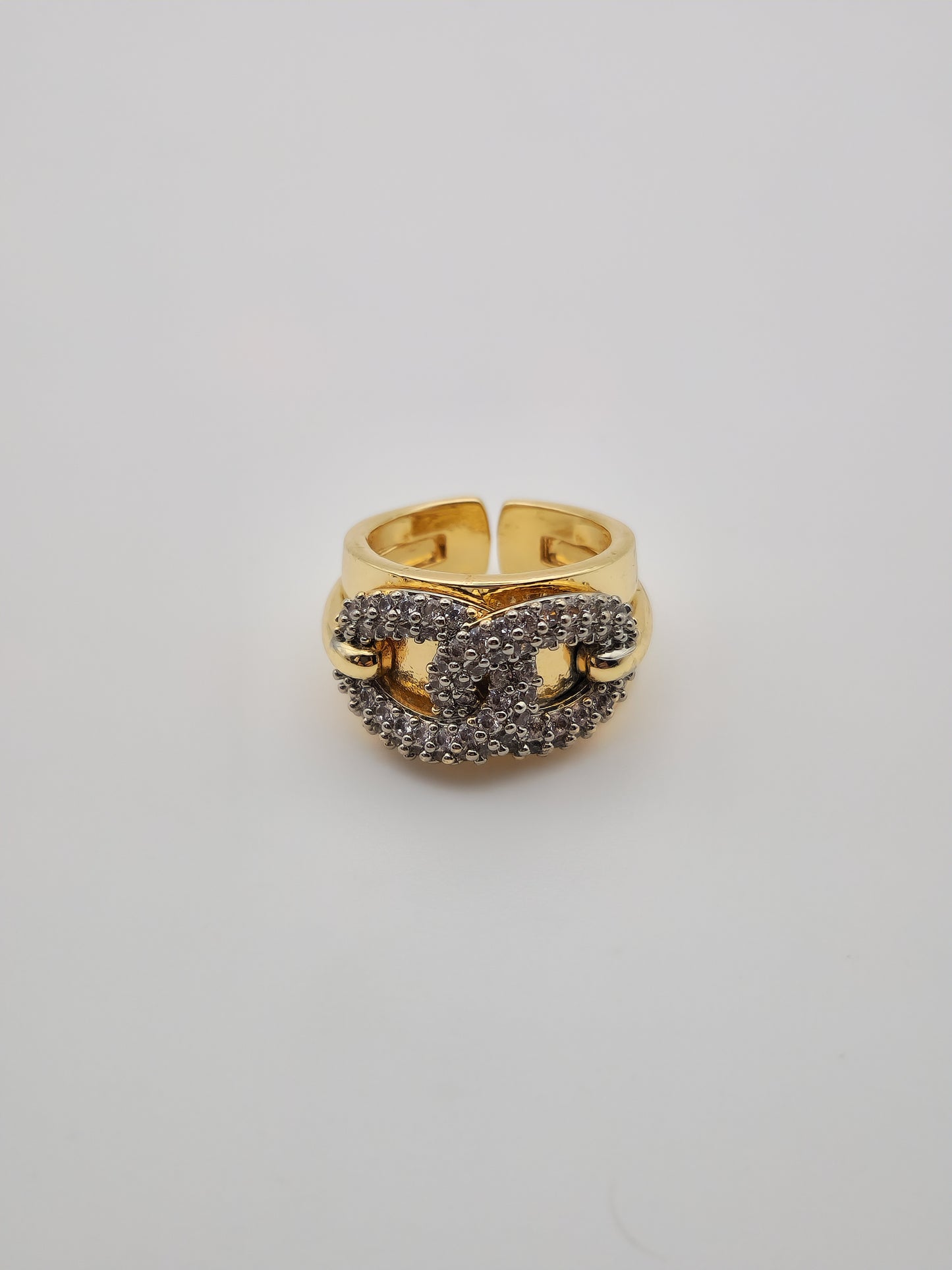 Bague "Élégance Iconique" - Dorée & Pavée de Zircons