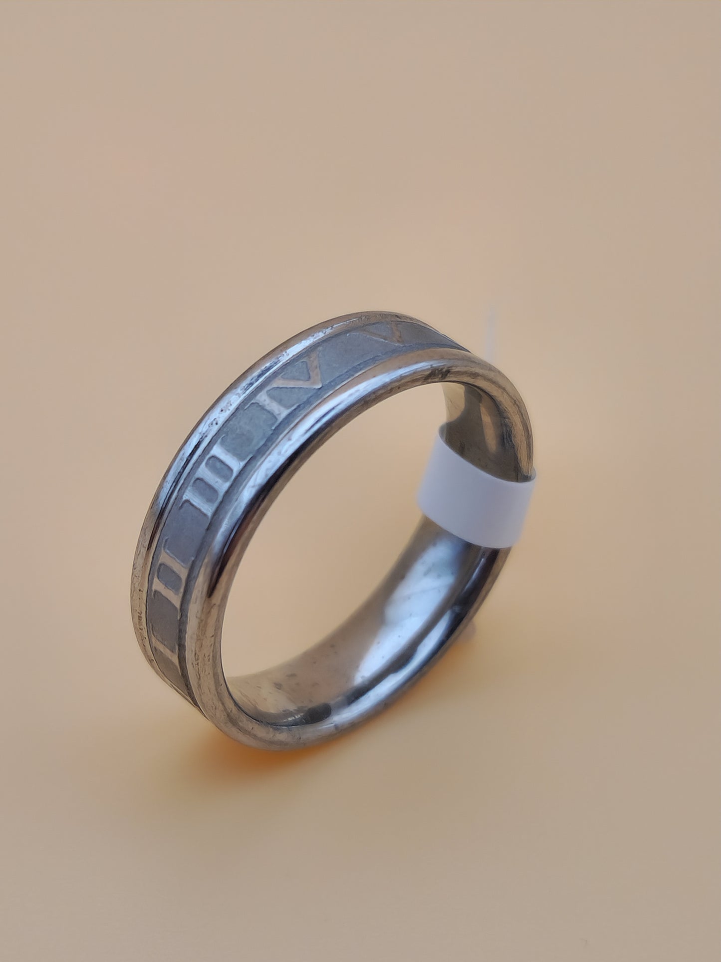Bague "Tempus" en Acier Inoxydable avec Chiffres Romains Gravés