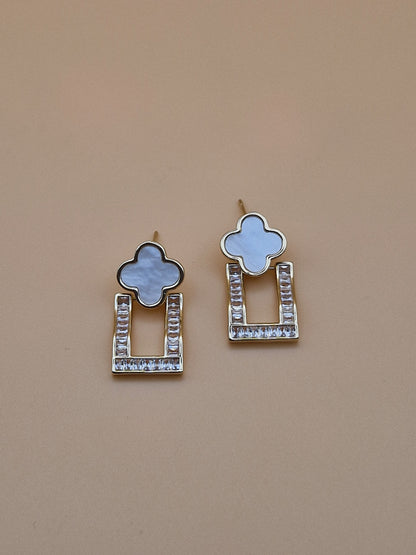 Boucles d’Oreilles "Élégance Florale" – Zircons