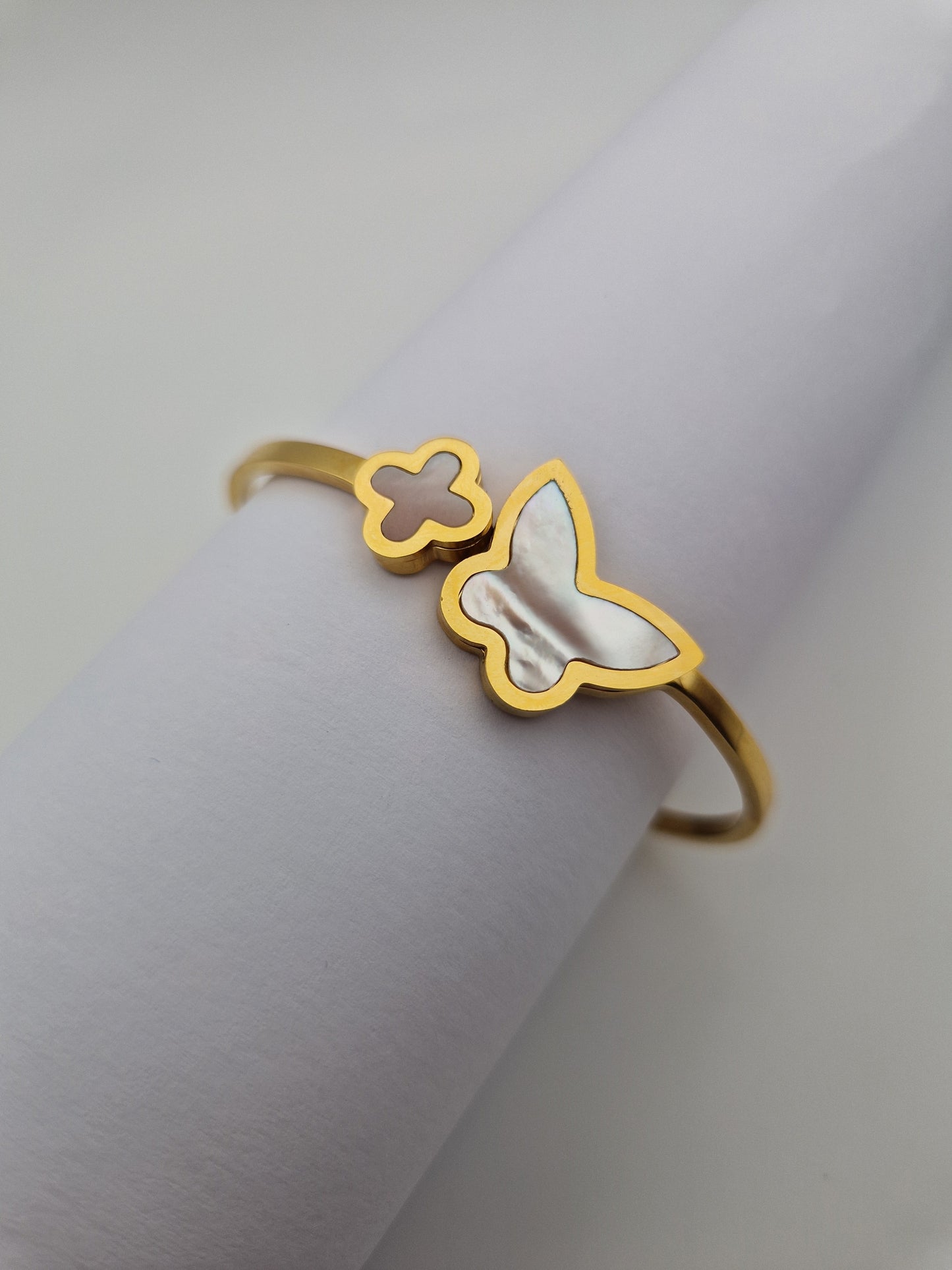 Bracelet "Élégance Papillon"