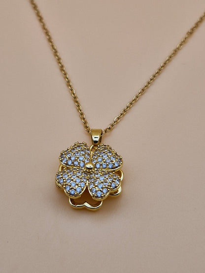 Collier "Éclat de Trèfle" – Élégance Fleurie en Zirconium
