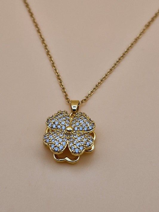 Collier "Éclat de Trèfle" – Élégance Fleurie en Zirconium