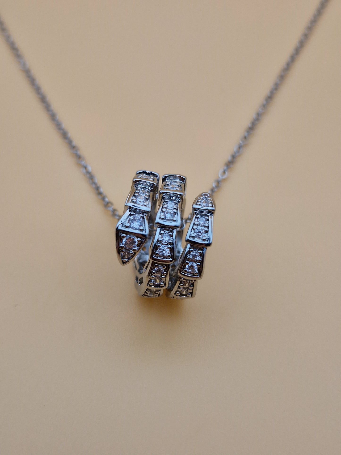 Collier "Étreinte Serpent Argenté"