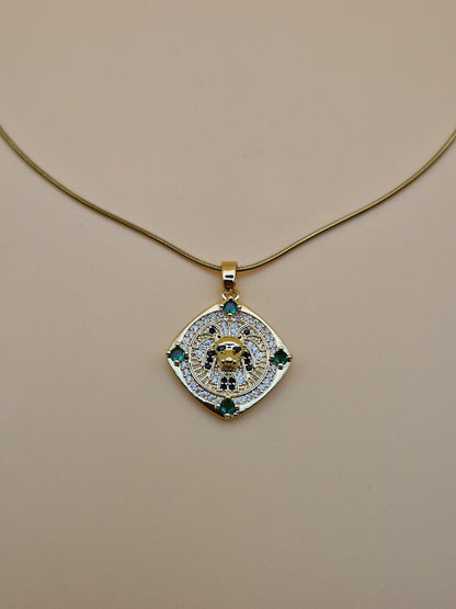 Collier "Gardien d’Anubis" – Pendentif Doré &Pierres Émeraude