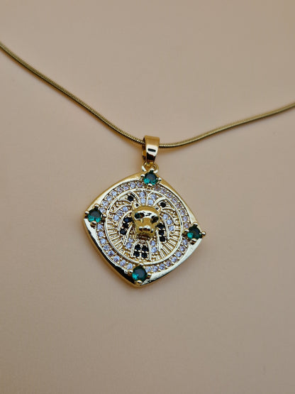 Collier "Gardien d’Anubis" – Pendentif Doré &Pierres Émeraude