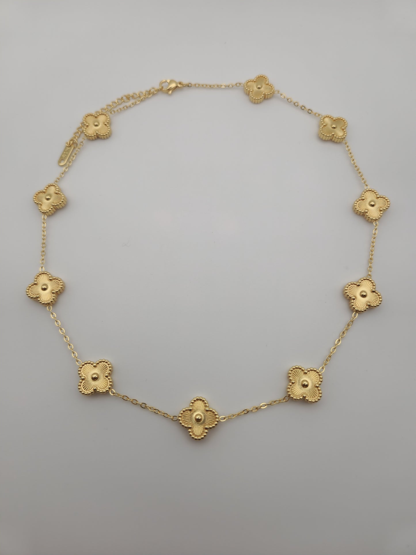 Collier "Éclat Fleur d'Or" – Design trèfle