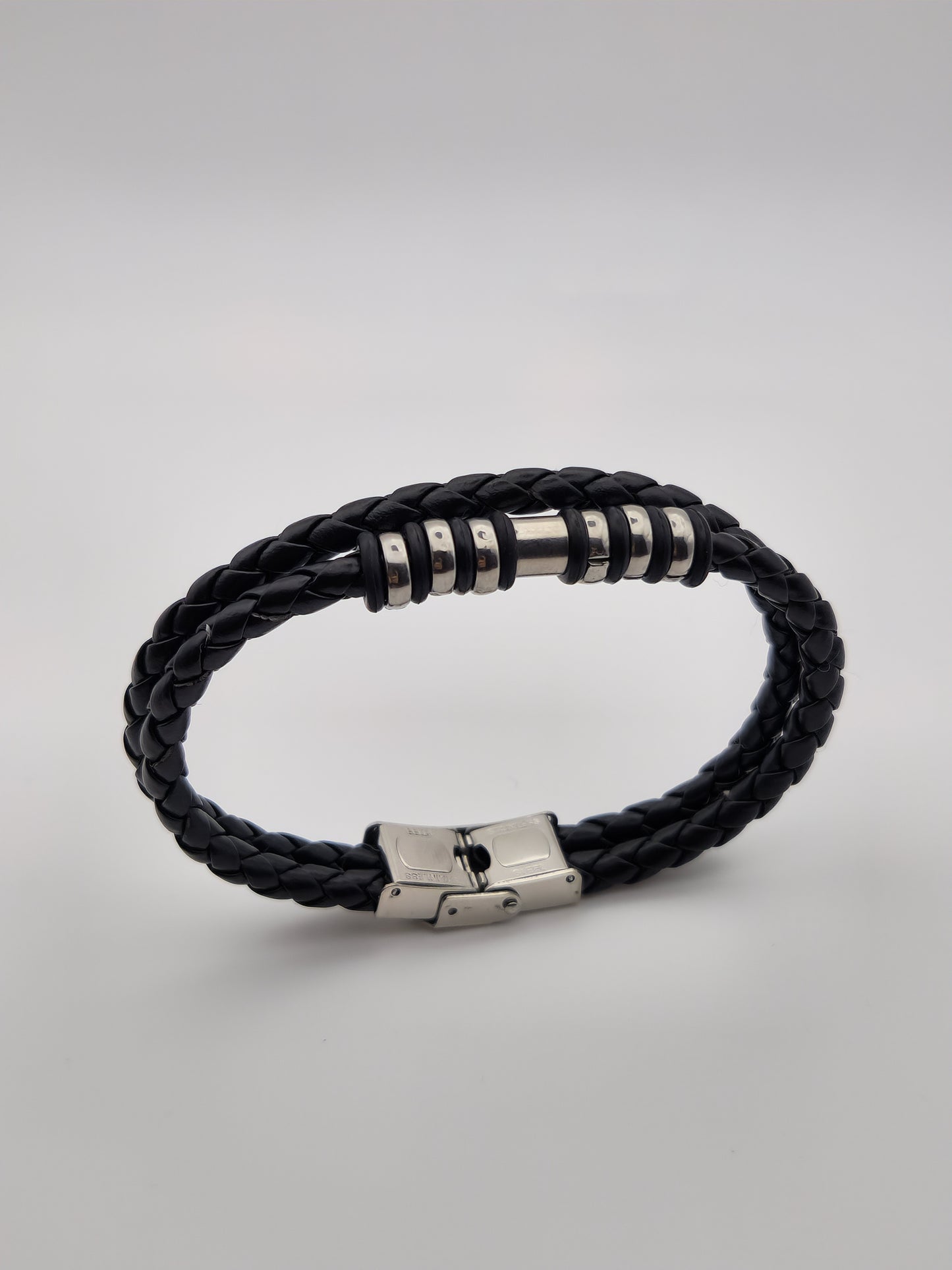 Bracelet Tressé Noir avec Accent Métallique