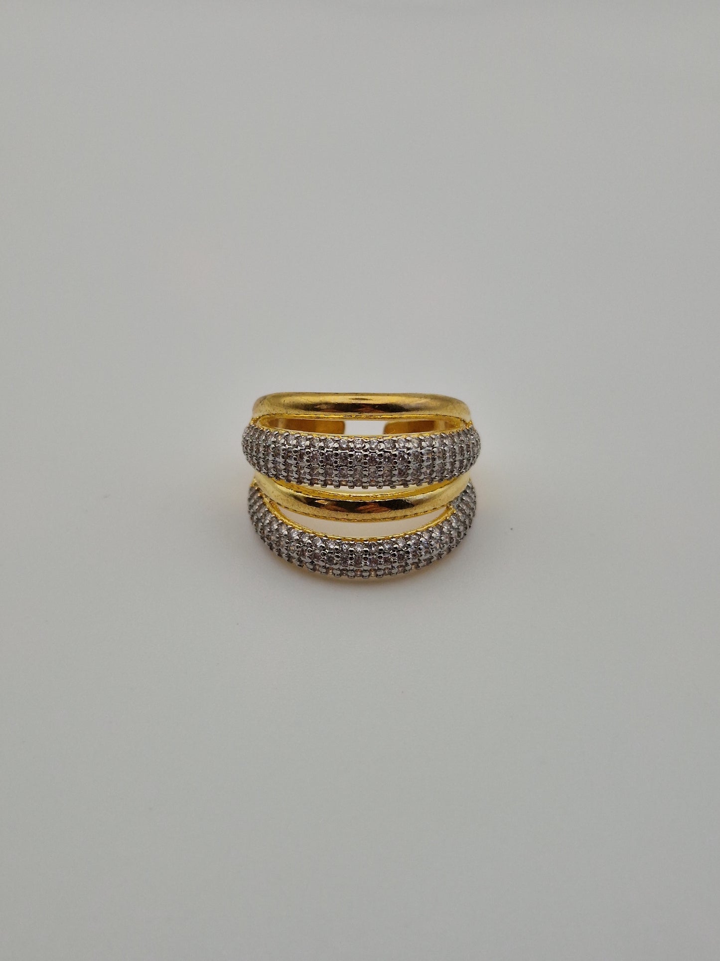 Bague Luxor – Acier Inoxydable Doré & Zircons Étincelants