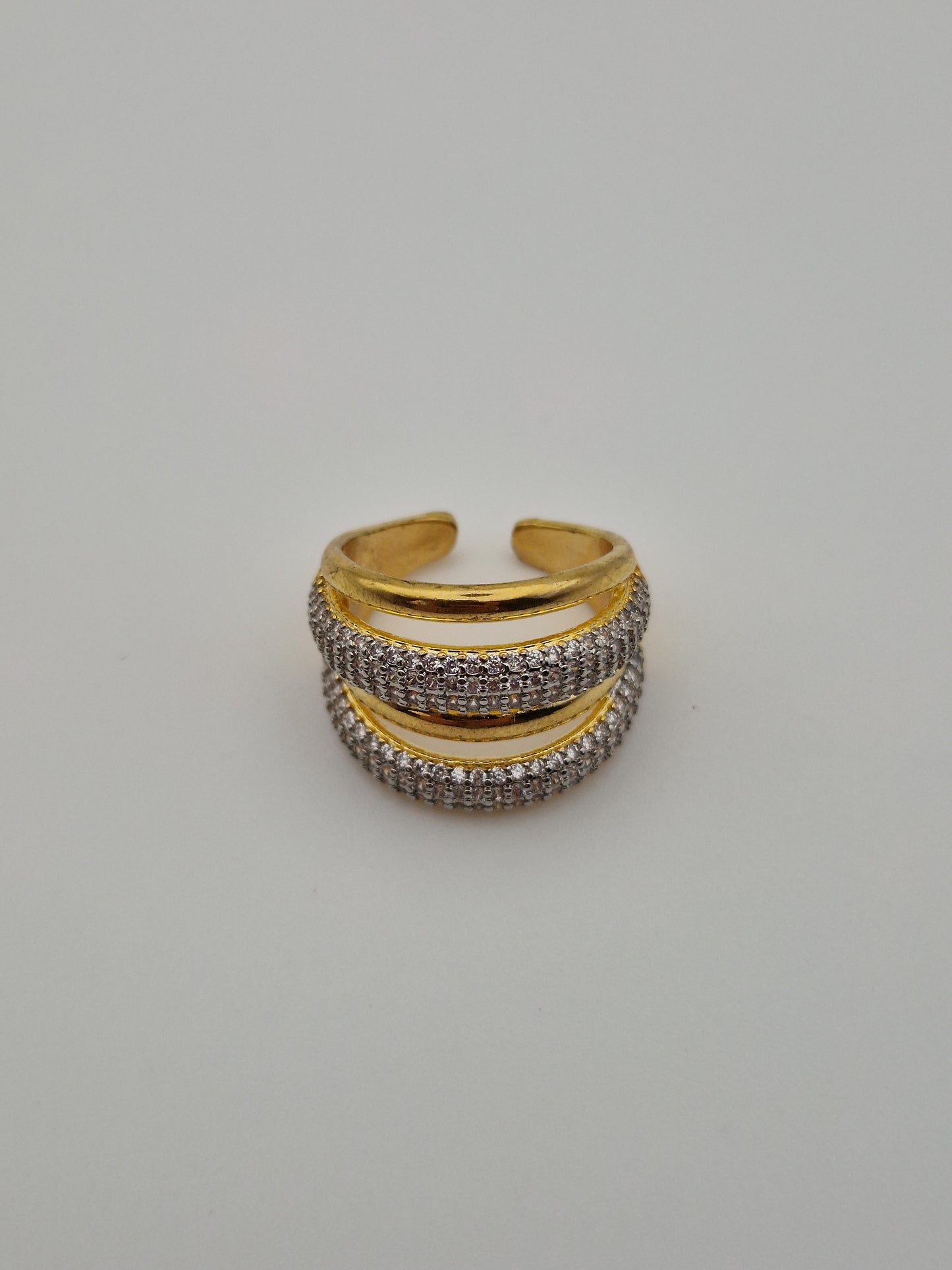 Bague Luxor – Acier Inoxydable Doré & Zircons Étincelants