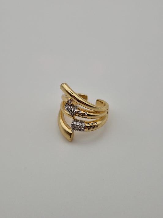 Bague Élégance Féline – Dorée et Sertie de Zircons