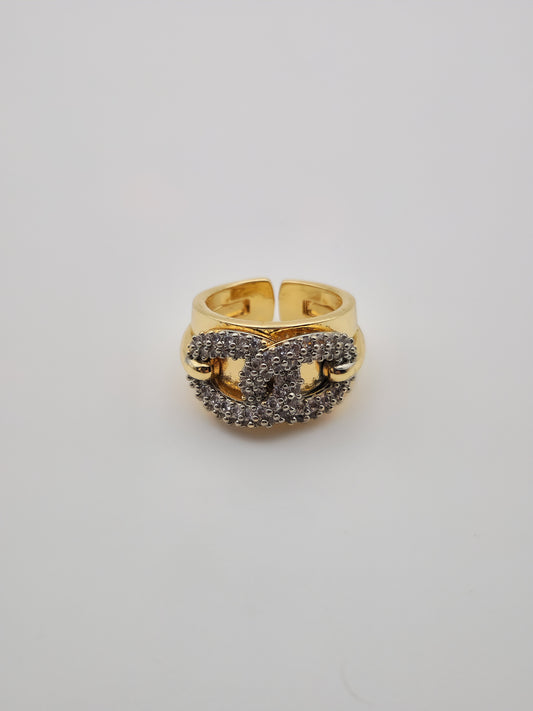 Bague "Élégance Iconique" - Dorée & Pavée de Zircons