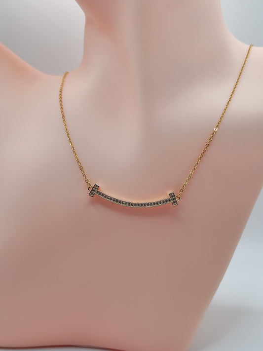 Collier Souriant "Éclat d'Or" – Zircons & Finition Dorée