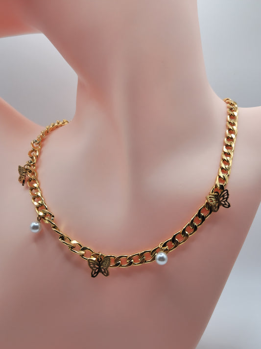 Collier Doré "Papillon Élégant" avec Perles