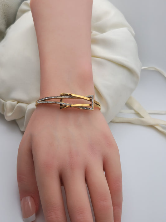Bracelet "Élégance Entrelacée"