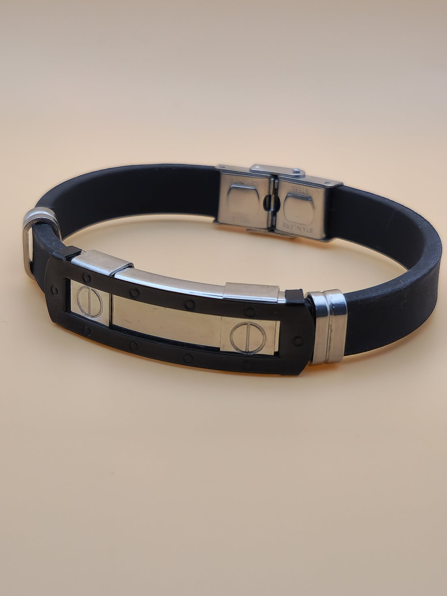 Bracelet "Élégance Noire" en Acier Inoxydable &Silicone