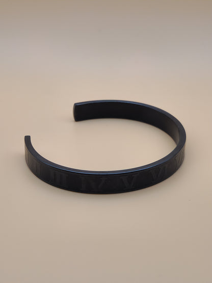 Bracelet Céleste Noir – Gravure Romaine